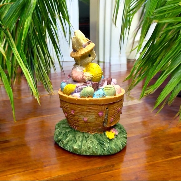 VINTAGE Easter Bunny Basket Figurine – Hidden Chick Compartment - Nostalgia - Picture 5 of 9